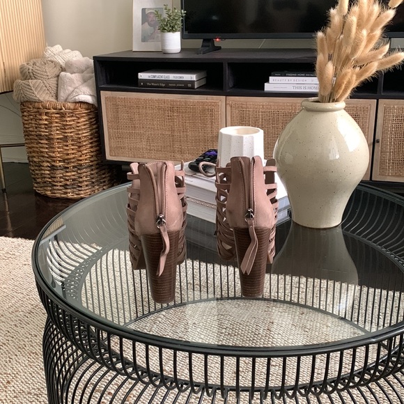 Jessica Simpson Heels. Size 8.5 - Picture 4 of 9